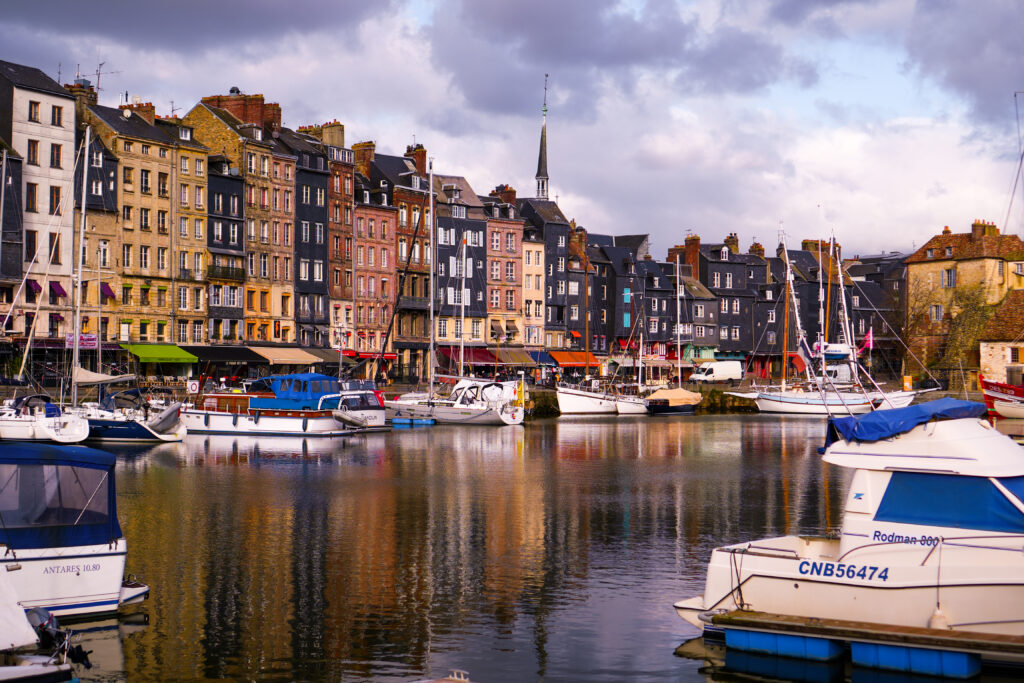 The Port of Honfleur: Calm and winter tranquility